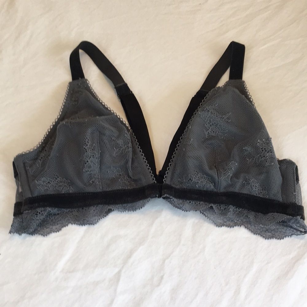 Victoria’s Secret • Grey Velvet Lace Bralette